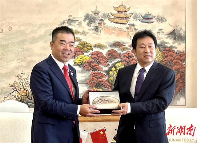 Japan‘s Shiga Prefecture Governor Taizo Mikazuki Visits Yueyang