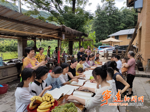宁远乡镇开展关爱留守儿童读书活动_副本500.jpg