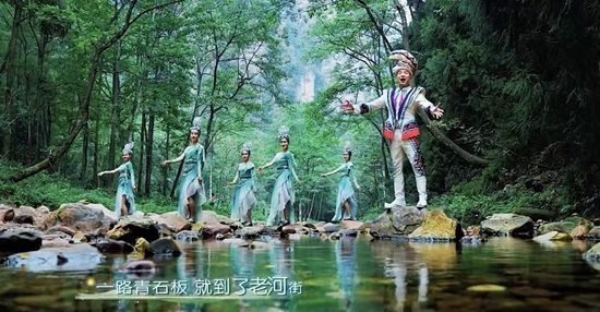 《我在张家界等你来》MV歌词优美、旋律动听，是一首全为首届湖南旅游发展大会创作的歌曲。.jpg