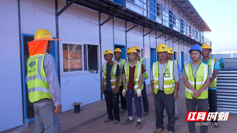 【红网时刻】建筑工人：用汗水为临武发展添砖加瓦