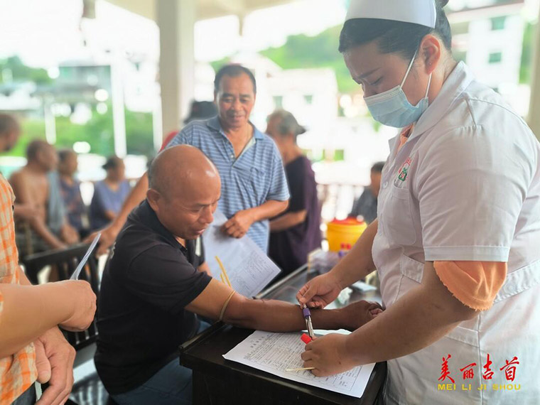 镇溪街道科技园社区:送医下乡暖人心 爱心义诊传真情2.jpg 镇溪街道科技园社区:送医下乡暖人心 爱心义诊传真情2.jpg