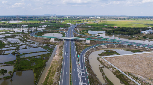PPSHV Expressway, invested by China Road and Bridge Corporation(CRBC) under the Belt and Road Initiative. /Xinhua