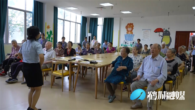 鹤城：一刻钟便民生活圈 年内完成15个社区试点工作.mp4_20230815_174023.431.jpg