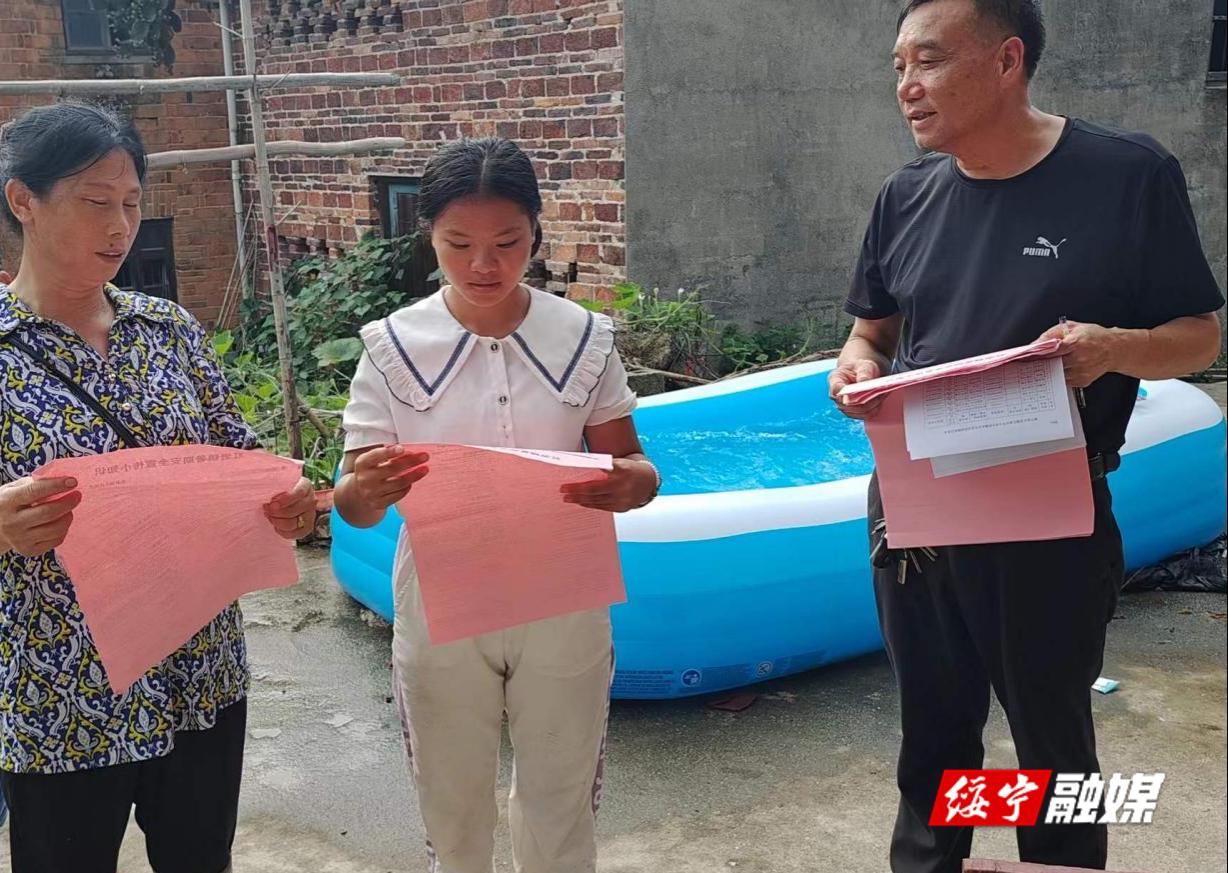 红岩镇人大代表参与辖区安全宣传大走访活动(图1)