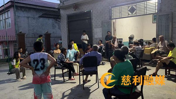 东方红村8.16屋场会.jpg 东方红村8.16屋场会.jpg