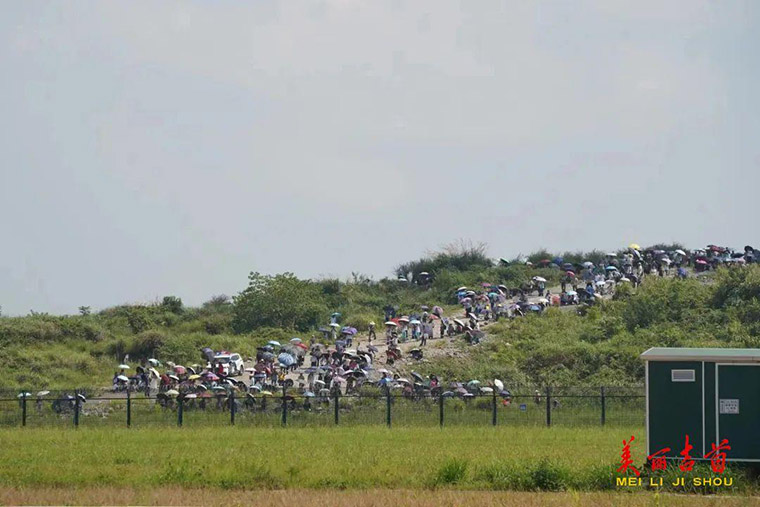 湘西边城机场今日正式通航 “精准扶贫”首倡地进入航空时代3.jpg