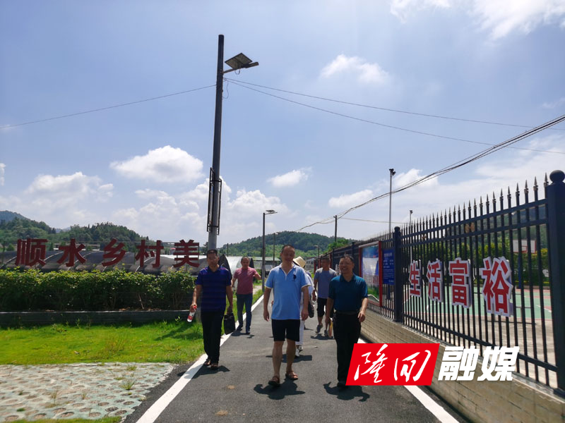 隆回县财政局驻村工作队走村观摩学经验，凝聚共识助发展(图2)