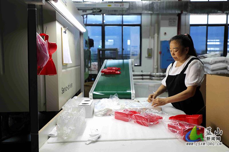 我县产业扶持“资金池” 惠企补贴促发展1.jpg