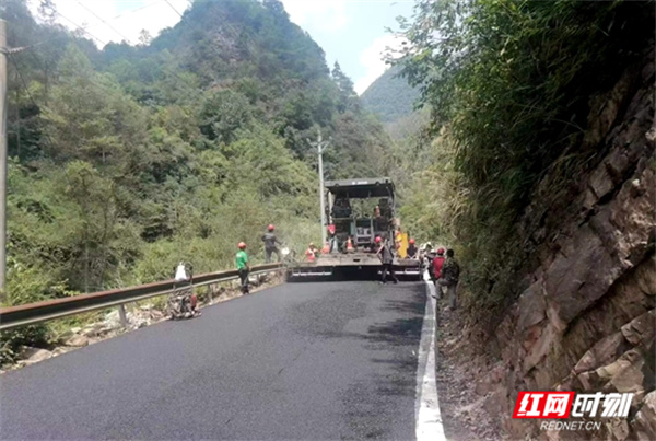 黄河庵至钟家界公路提质改造工程，让黄河村又多了一条“致富路”。.jpg