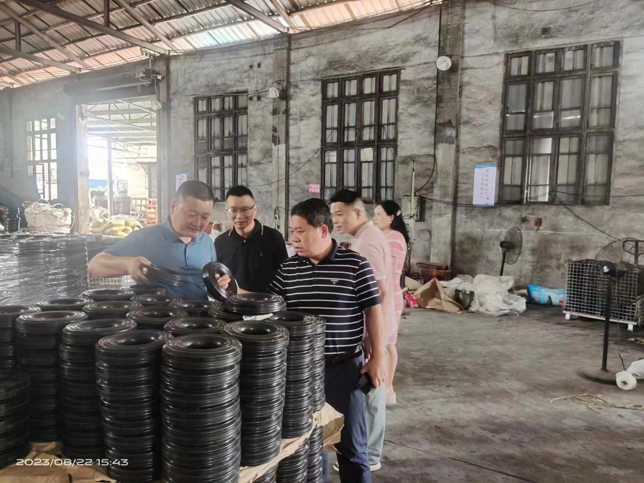 王俊书记走访调研民营企业(图1)
