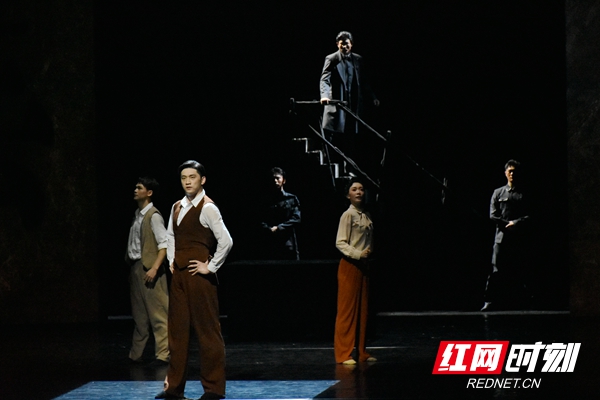 “荷花奖”舞剧《热血当歌》在湘连演三场 激发观众爱国热情