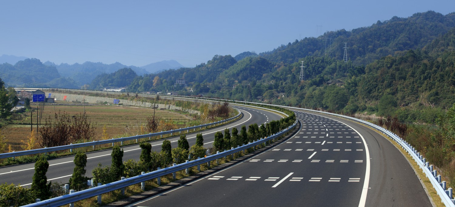 Changde-Jishou Section in Hunan of Hangzhou-Ruili Expressway(2015 China Tien-yow Jeme Civil Engineering Prize，2015 National Excellent Engineering Survey and Design Silver Medal，First Prize in 2003 National Excellent Engineering Consulting )