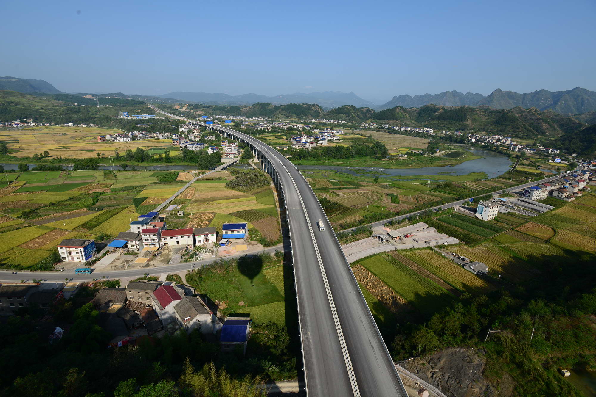 Zhangjiajie-Huayuan Expressway in Hunan(2008 China Environment Friendly Project)