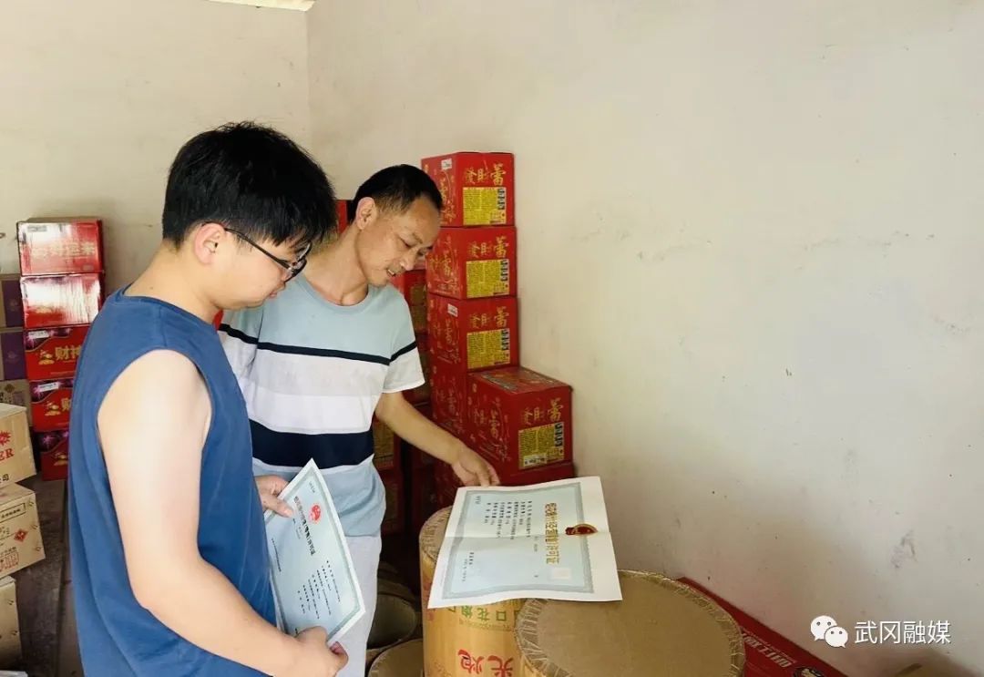 双牌镇开展烟花爆竹“严打严管”专项行动(图1)