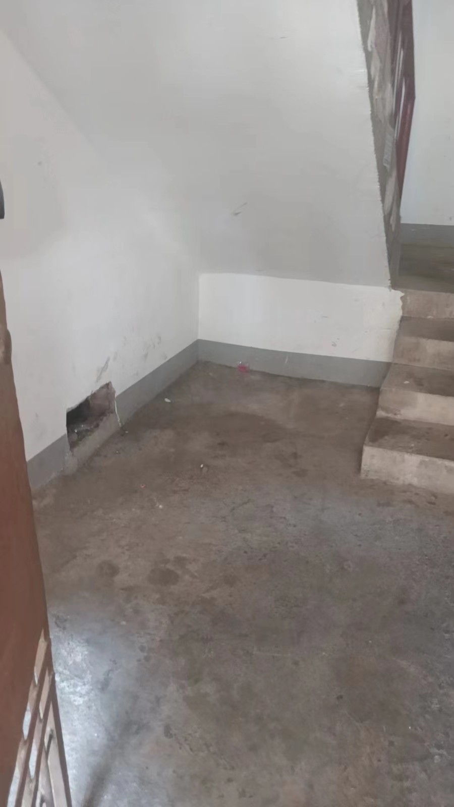 微信图片_20230829工商银行小区楼道清理后.jpg