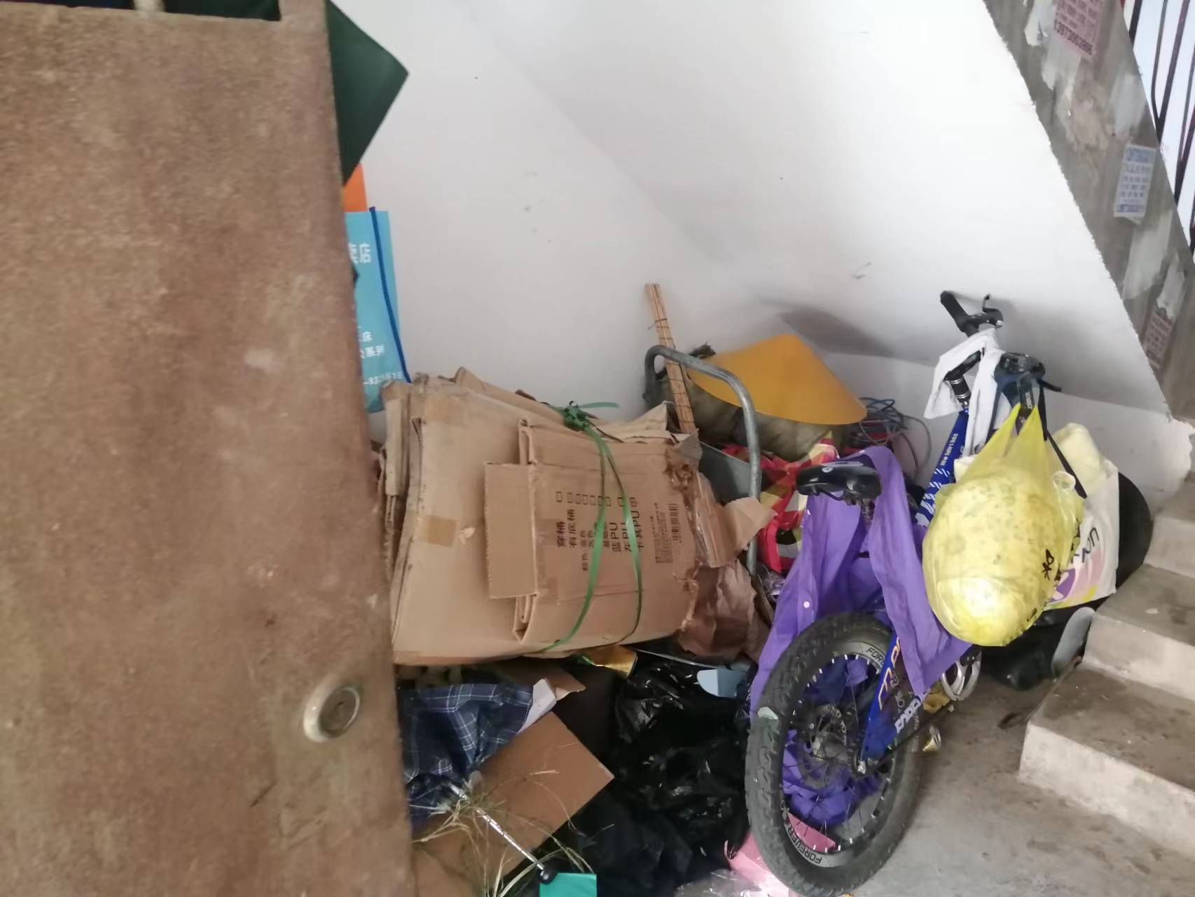 微信图片_20230829工商银行小区楼道.jpg