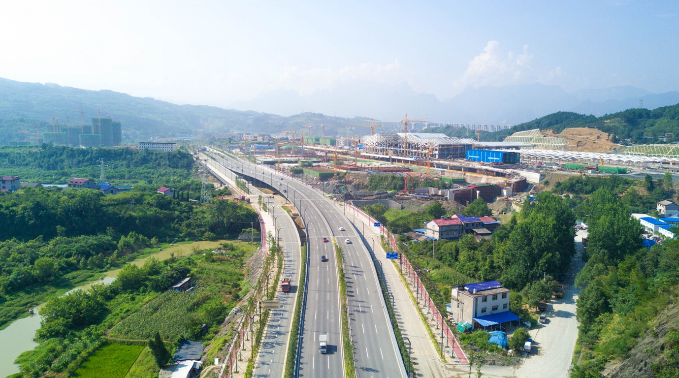 Wuling Mountain Avenue Project in Zhangjiajie