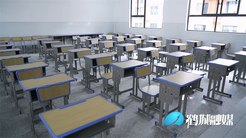 怀化麓山国际陆港实验学校：9月4日开学报到 合作办学提升教育质量.mp4_20230830_151026.408.jpg