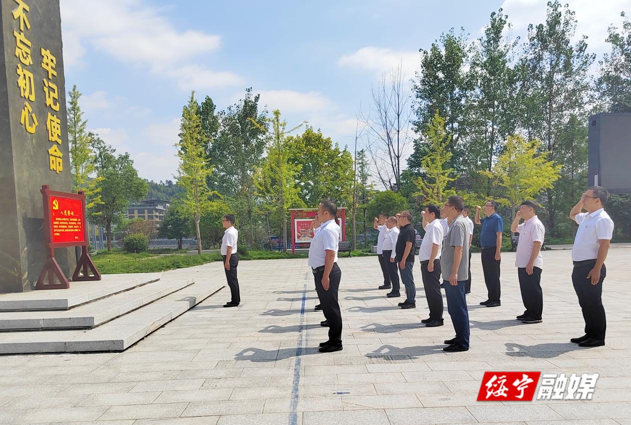 绥宁县人大常委会机关组织开展 “传承红色基因 永葆清廉本色”主题党日暨廉政警示教育活动(图2)