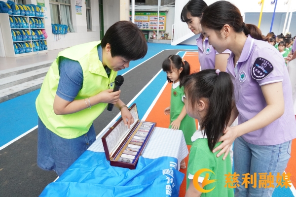 红1.jpg