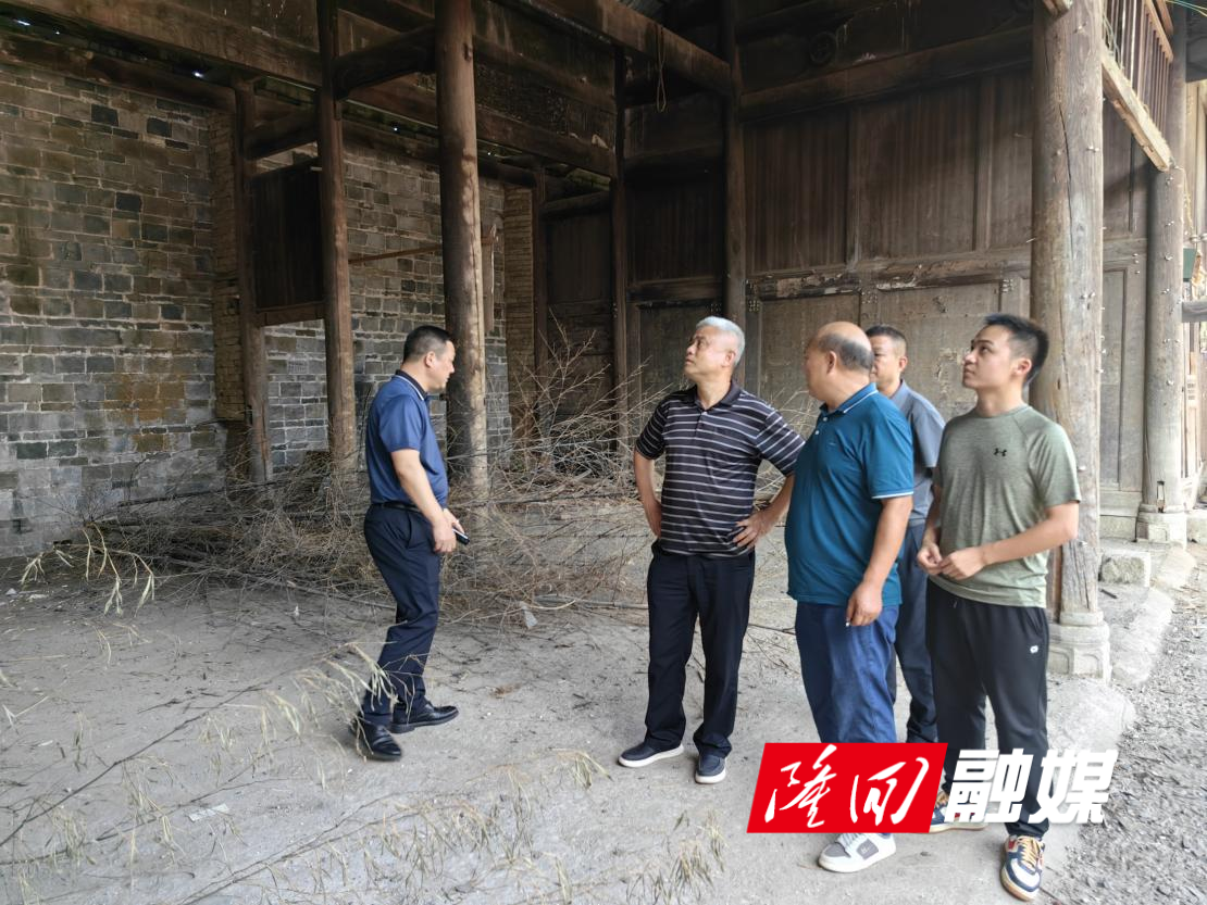 省派单位到高平镇红锦村调研乡村振兴工作(图1)