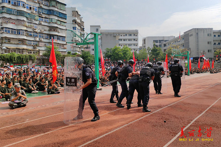 反恐演练进校园 警校携手护安全3.jpg