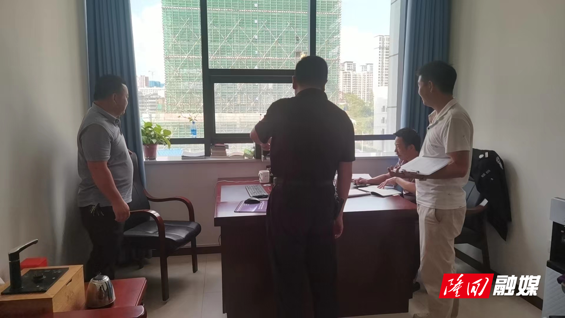 县司法局开展局机关卫生整治助力国家卫生县创建活动(图2)