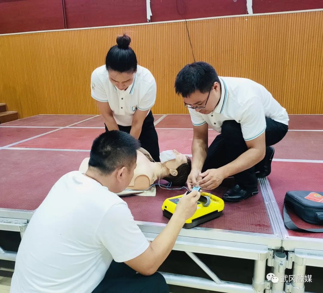 市红十字会开展急救宣传进校园活动(图2)