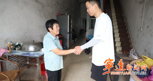 宁远：退伍军人勇救落水老人2_副本500.jpg