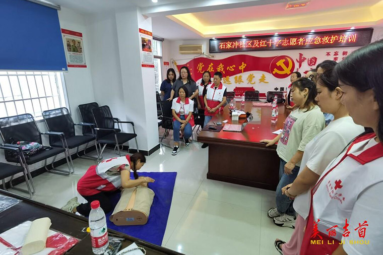世界急救日 吉首红十字会扎实开展应急救护“五进”活动 着力打造“救在身边”公益品牌2.jpg