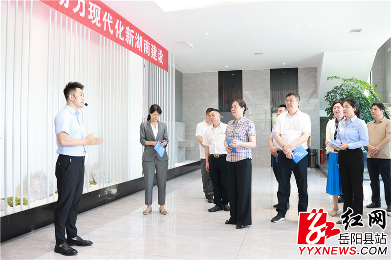 现场调研“微雨润心”教育培养实践创新基地_副本.jpg