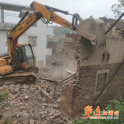 宁远：整治危旧“空心房” 共建和美新农村_副本500.jpg