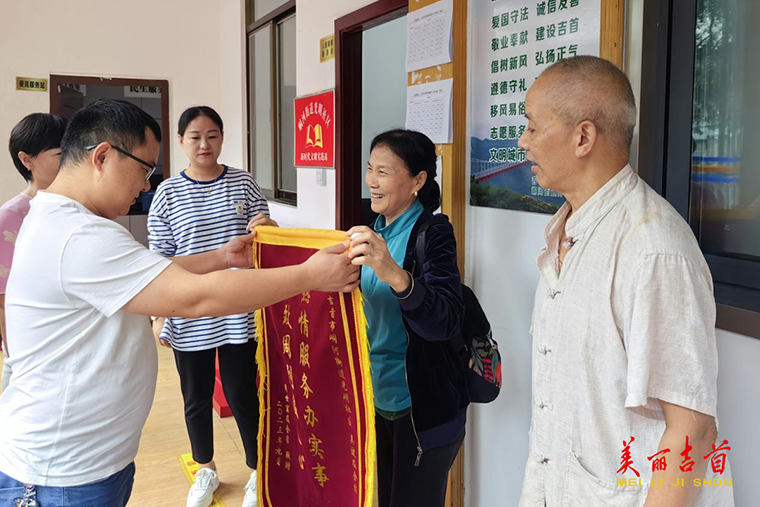 峒河街道光明社区：收民意 解民忧 获民心1.png
