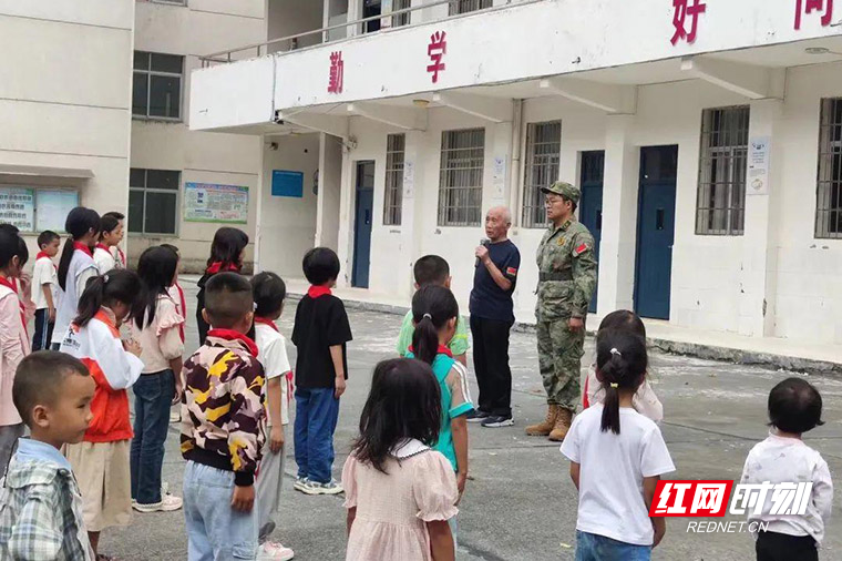 马颈坳镇：网络安全进校园 上好国防教育“第一课”2.jpg