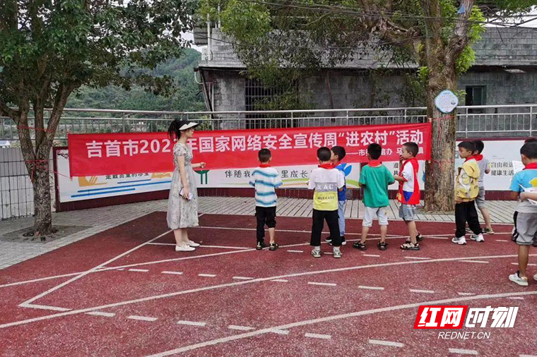 马颈坳镇：网络安全进校园 上好国防教育“第一课”5.jpg