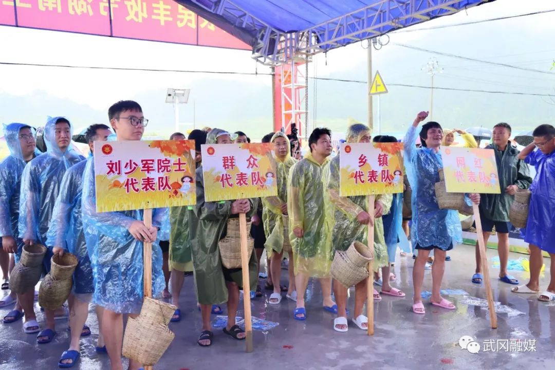武冈又一个活动开幕！刘少军院士亲自下田....(图5)