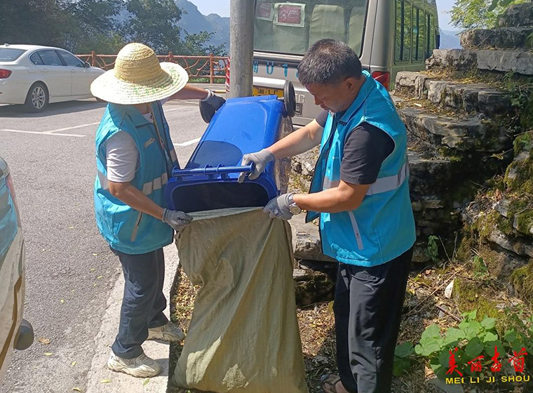 精细养护保通畅 公路“旧貌展新颜”2.jpg 精细养护保通畅 公路“旧貌展新颜”2.jpg