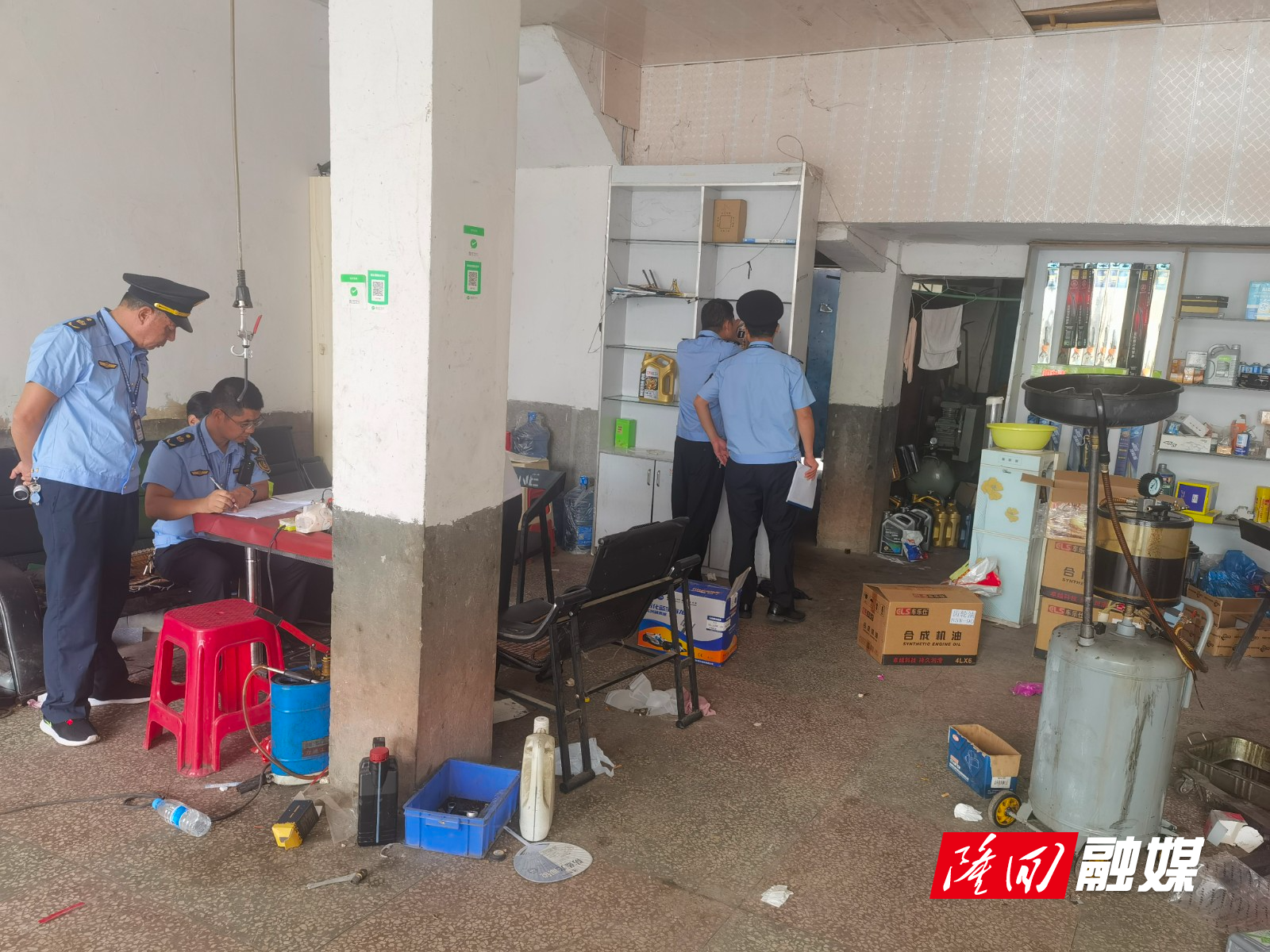 县交通运输综合行政执法大队对机动车维修市场开展专项行政执法整治行动(图2)