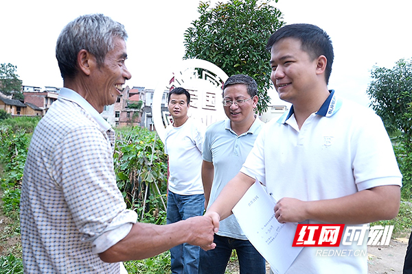 【红网时刻】临武：供销联社上门为冬瓜滞销农户找销路