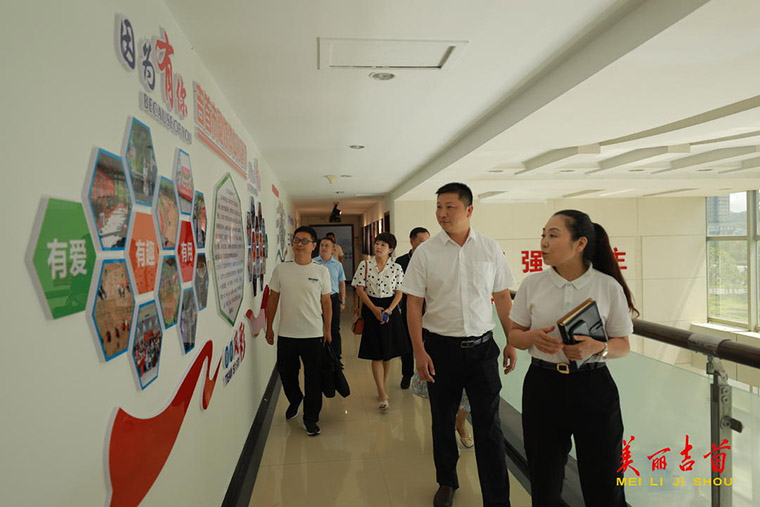 双融双创 涟源市融媒体中心到吉首市融媒体中心考察1.jpg