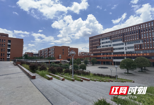 简篇-邵阳市一中获评第一批“省级绿色学校”