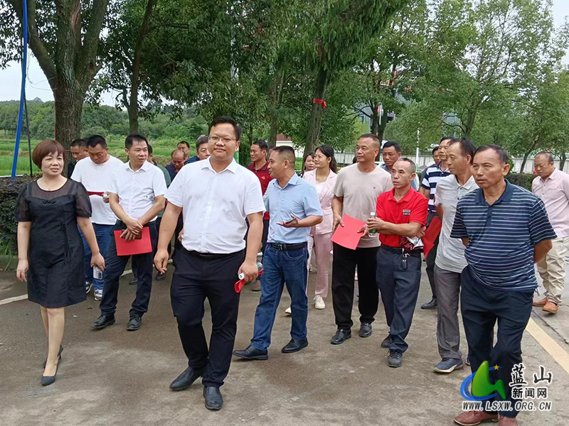 土市镇：交流学习助推人居环境整治.jpg