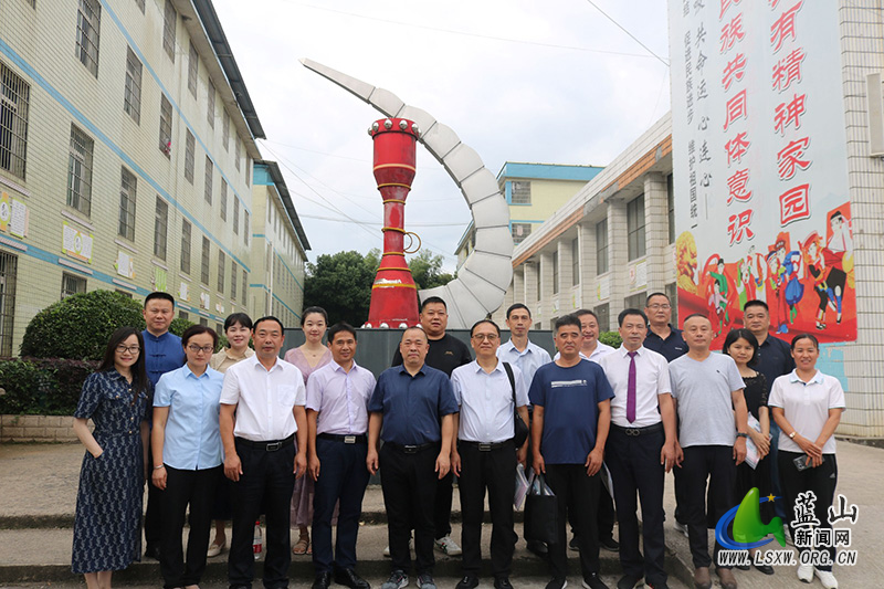 张家界永定区政协一行深入蓝山县民族中学调研1.jpg