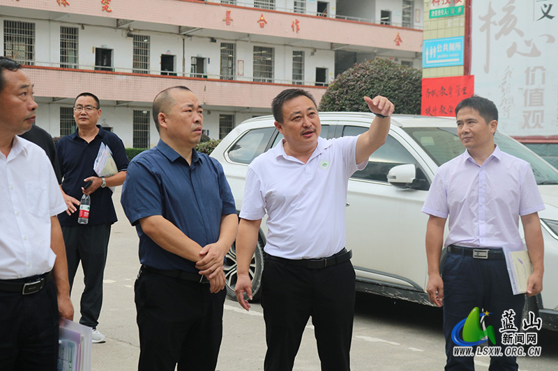 张家界永定区政协一行深入蓝山县民族中学调研2.jpg