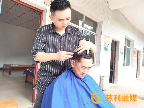 fdec77552b3cf51e5df04ec27ba9c0a_副本.jpg