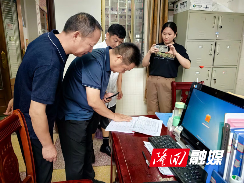 刘咏波督查万和实验学校食品安全工作(图2)