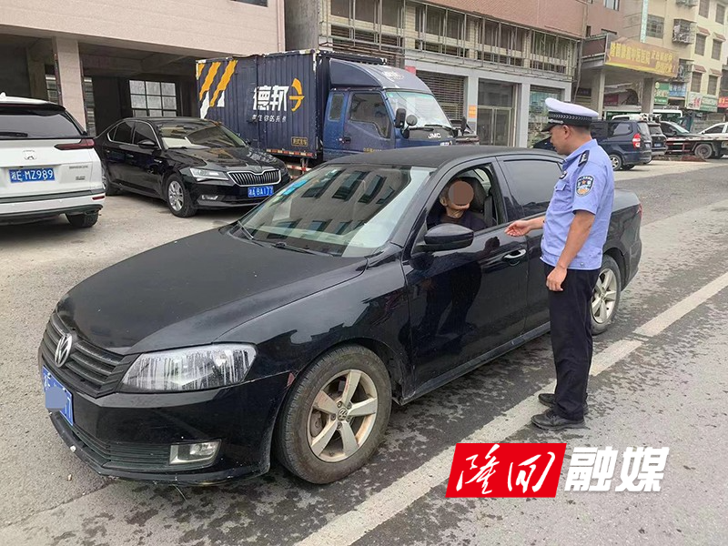 隆回：男子无证驾驶报废车辆被查处(图2)