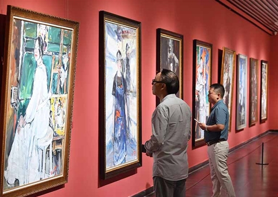 Oil Painting Exhibition of Russian Artist Yuri Kalyuta Opens in Changsha