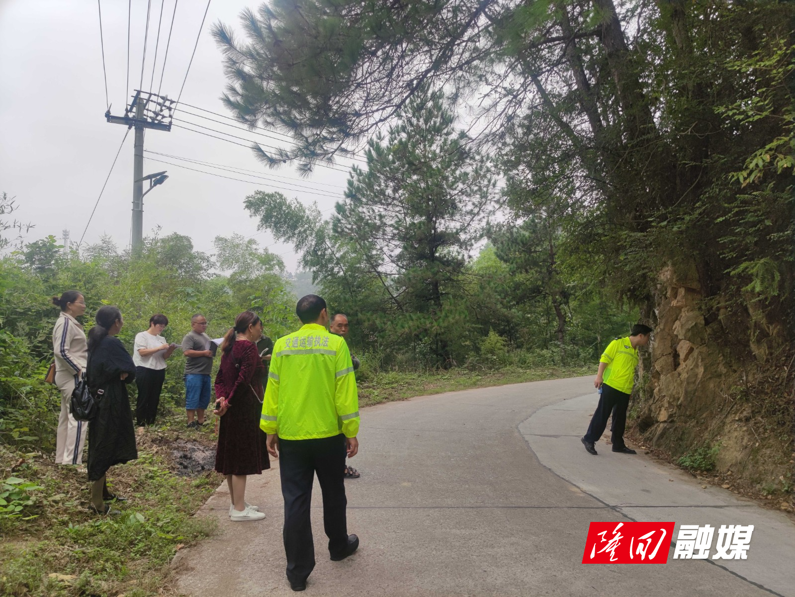 周旺镇开展校车运行线路隐患排查(图1)