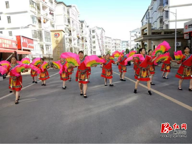 搬迁村民文娱活动.png